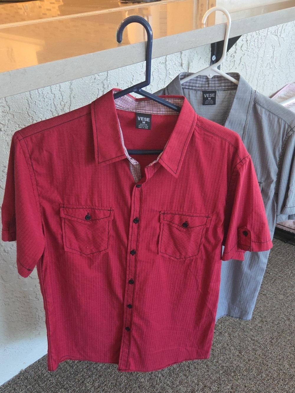 Men's Red & Geay Short-Sleeve Casual Button-Down Shirt